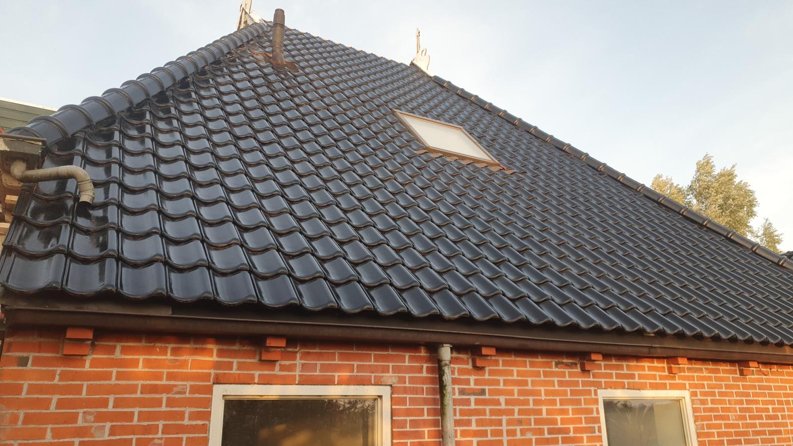 Nieuw gedekt hellend pannendak