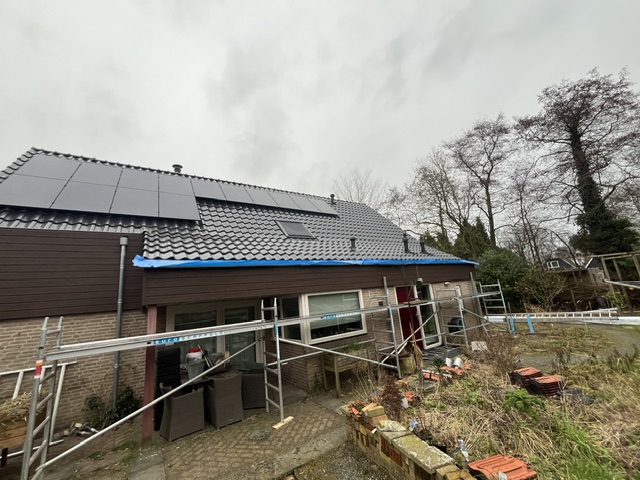 Verbouw Drachten — Keralit rabat, zinken goten en balkonhek — foto 5