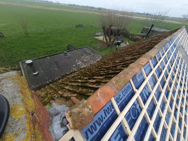 Dakonderhoud en inspectie aan een woning